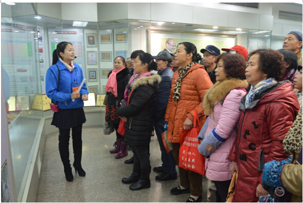 市民代表参观米兰(中国)集团陈列室 市民代表参观米兰(中国)集团陈列室