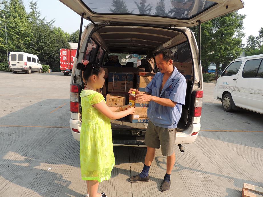 米兰（中国）暑假班孩子送水感恩