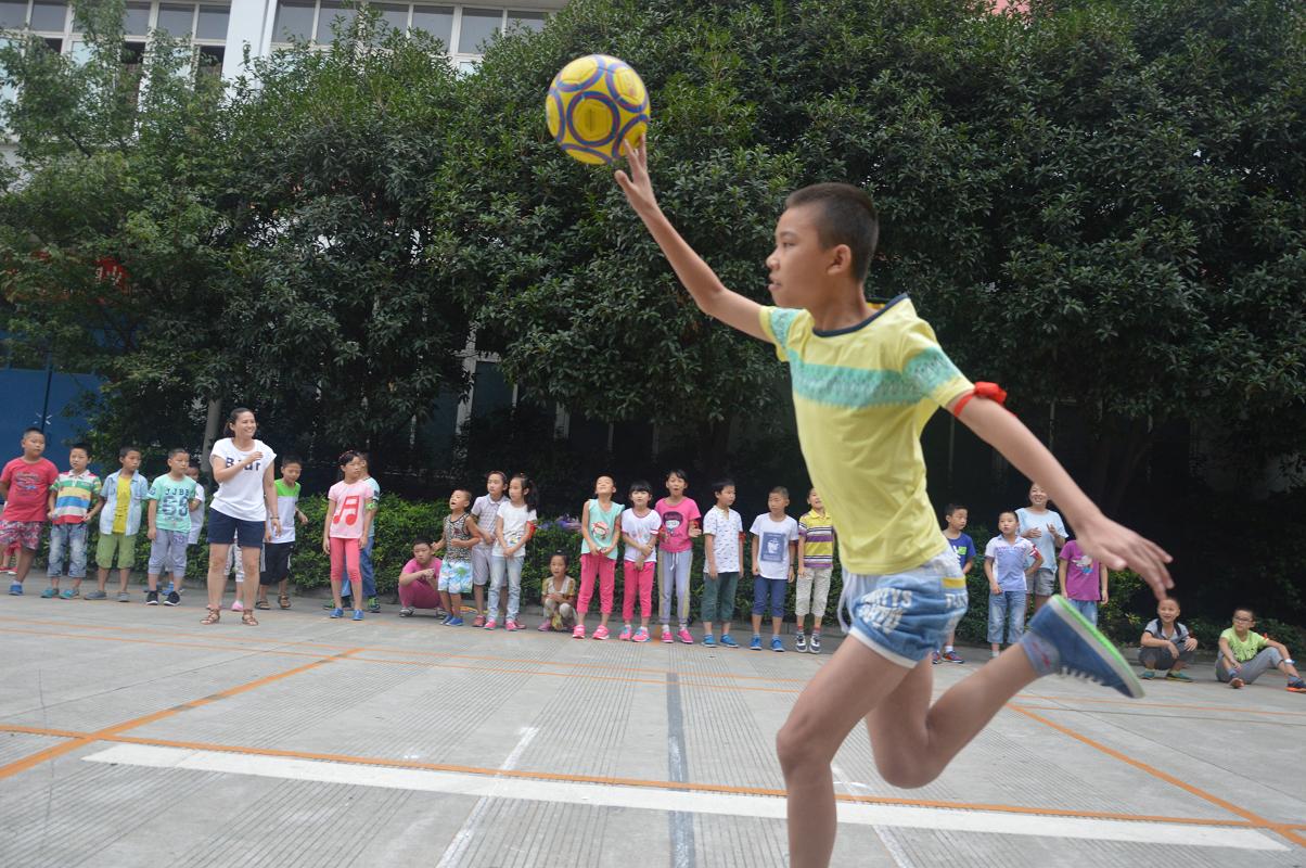 2015年米兰（中国）暑假班趣味运动会之运球接力赛