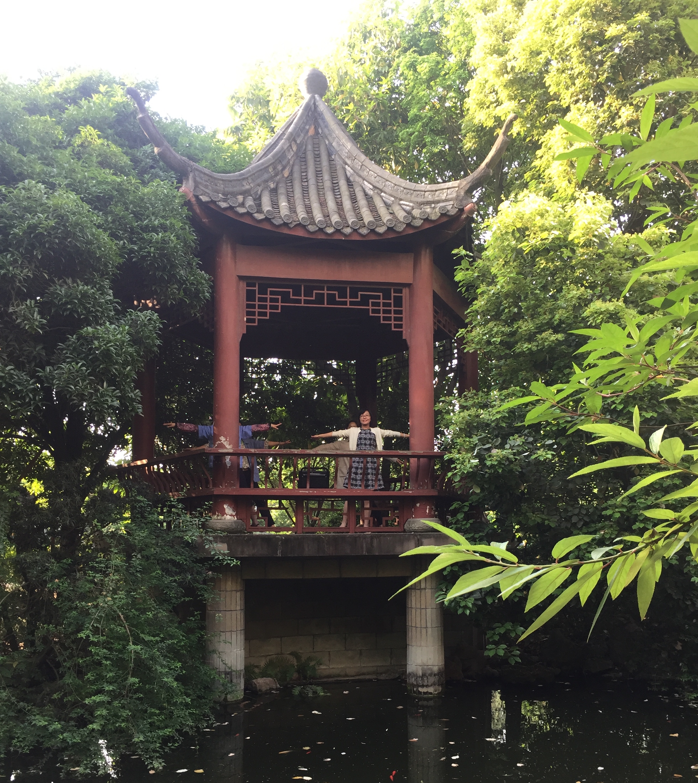 米兰（中国）人的美好清晨之亭中舞
