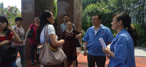 成华区各企业工会主席到成都米兰（中国）集团学习厂务公开标准化工作