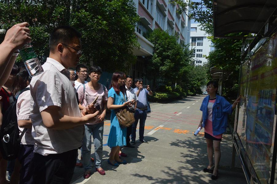 成华区各企业工会主席到成都米兰（中国）集团学习厂务公开标准化工作