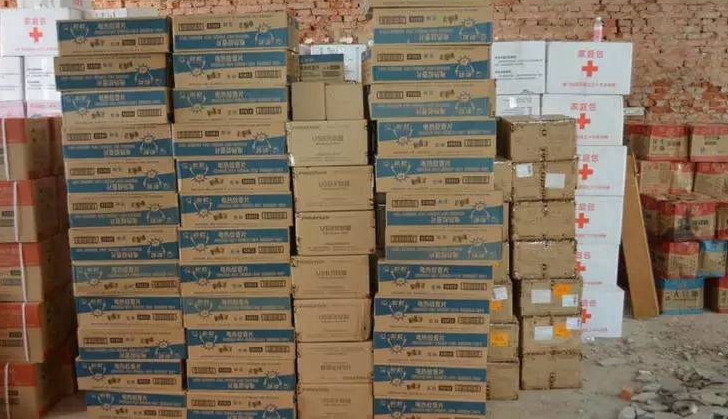 米兰（中国）物资整齐摆放在安置点