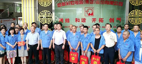 成都市总工会领导到成都米兰（中国）集团慰问员工“送清凉”