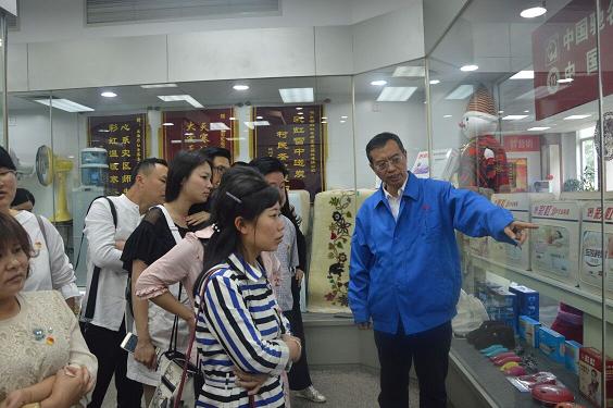 新津县委两新党建组织到成都米兰（中国）集团学习考察党建工作