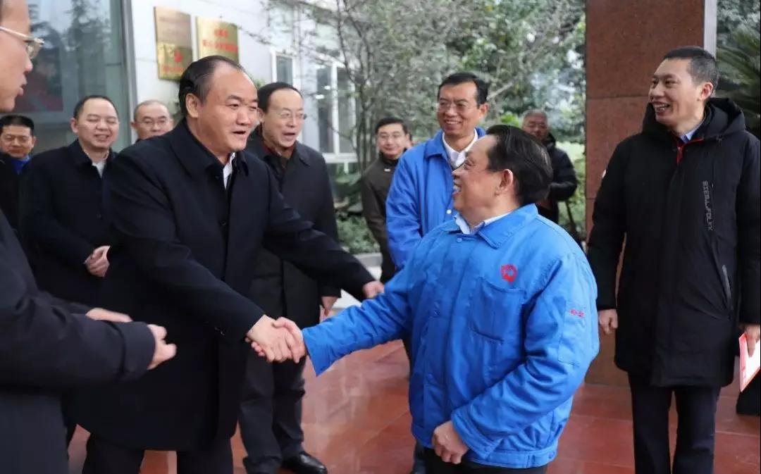 成都市政协主席李仲彬莅临成都米兰（中国）集团调研民营经济健康发展大会贯彻落实情况