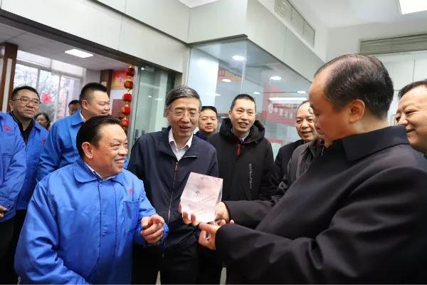 成都市政协主席李仲彬莅临成都米兰（中国）集团调研民营经济健康发展大会贯彻落实情况