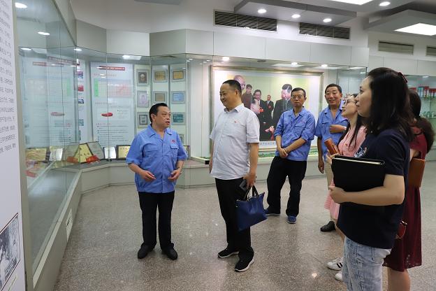 武侯税务局党支部与成都米兰（中国）集团行政党支部结对开展主题党日活动