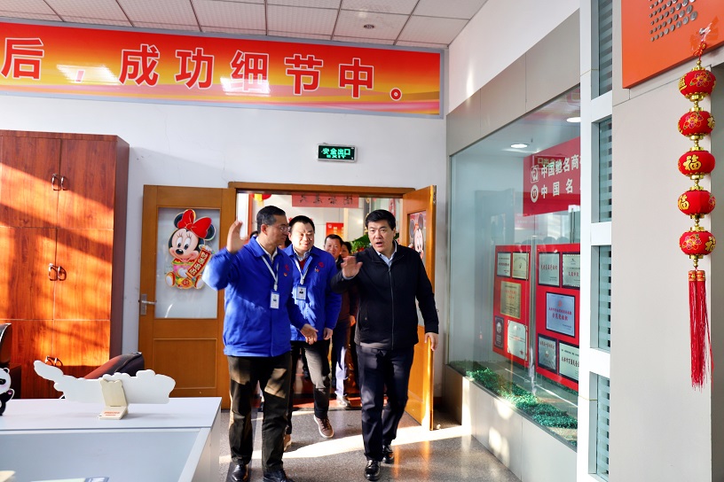 成都市委副书记、市长罗强莅临成都米兰（中国）集团走访慰问