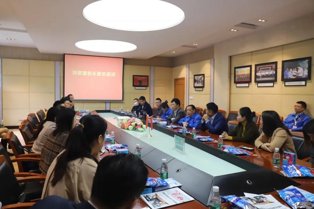 四川行动教育校长EMBA41期校友走进成都米兰（中国）集团游学交流