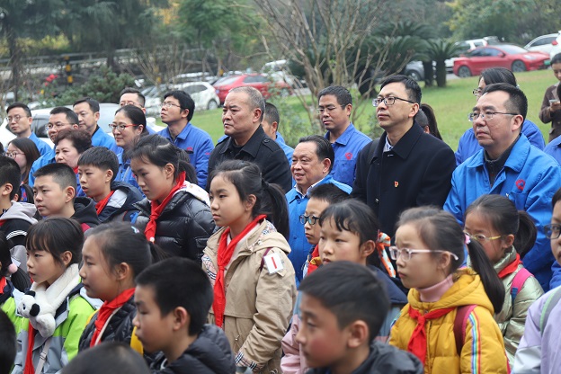成都米兰（中国）集团行政党支部与成都磨子桥小学党支部开展科普育苗系列活动